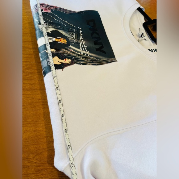 NWT DKNY Women’s Iconic Shopping Graphic Print White Heather Sweatshirt Sz M - Picture 4 of 7